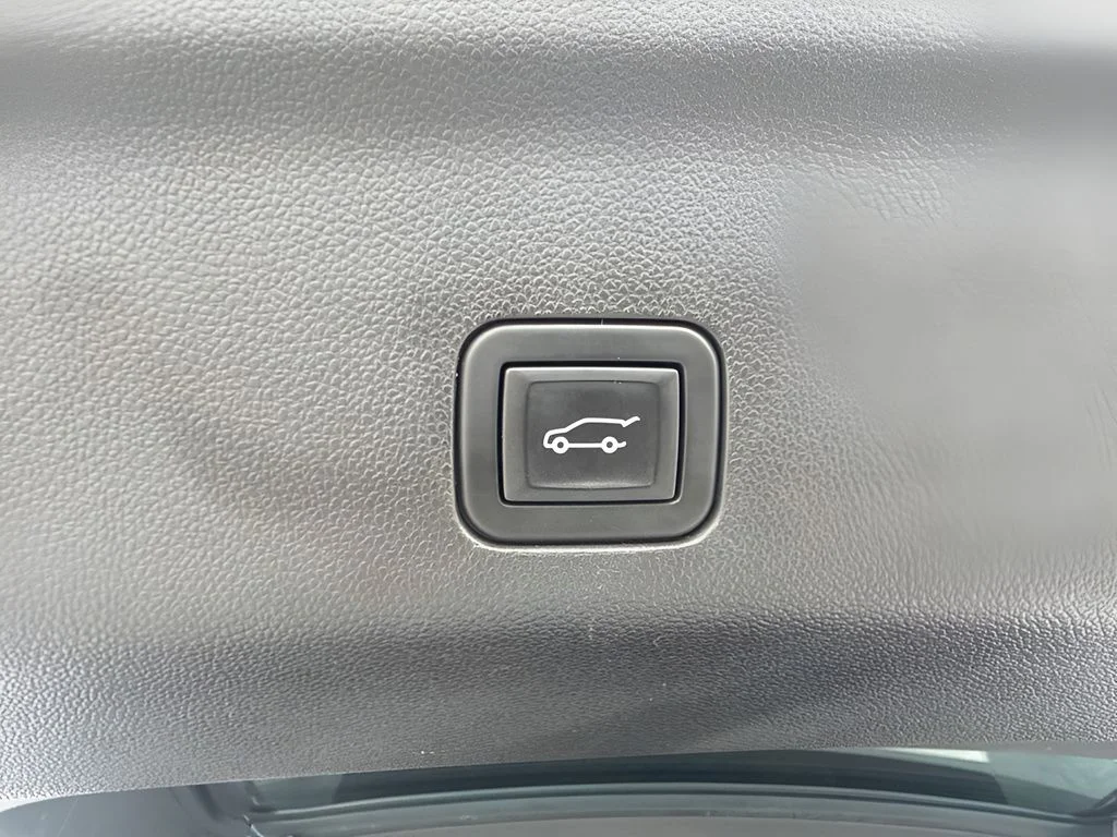 Used 2024 Beige Chevrolet High Country image 21