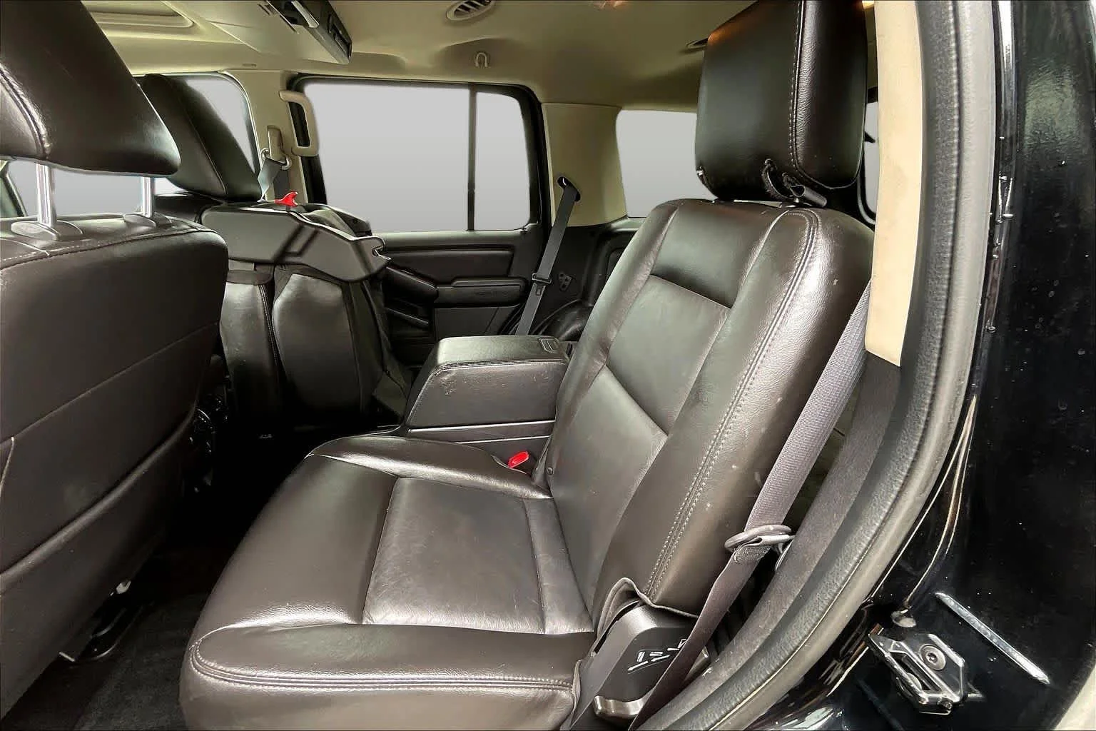 Used 2009 Black Ford Limited image 18