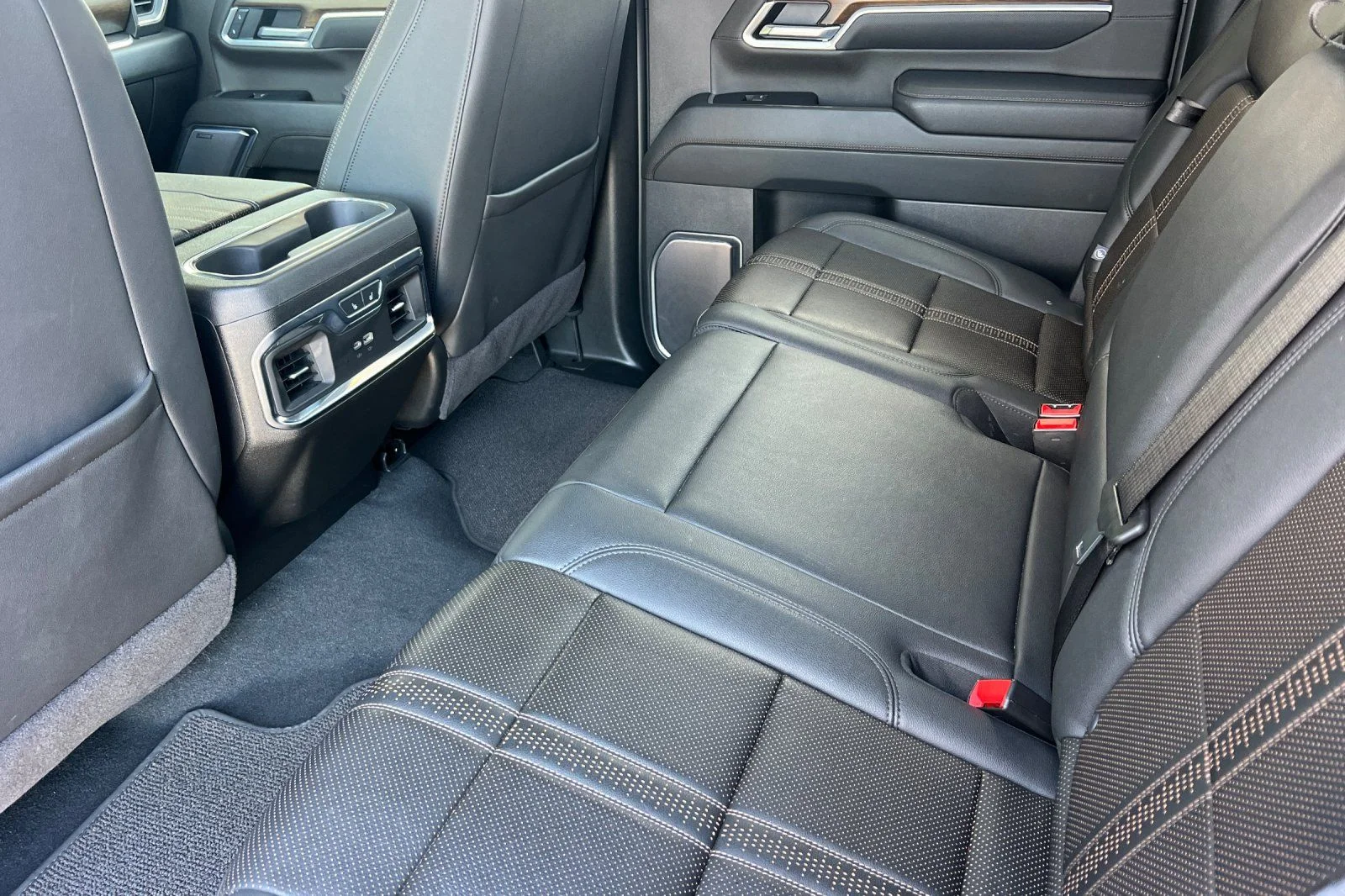 Used 2025 White Chevrolet High Country image 12