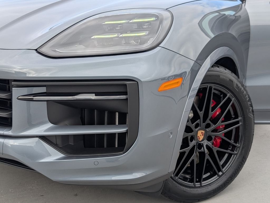 2026 Porsche Cayenne S - Photo 10