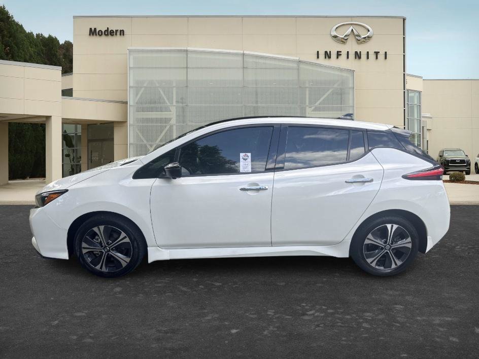 Used 2022 Super Black/Pearl White Nissan SL PLUS image 7