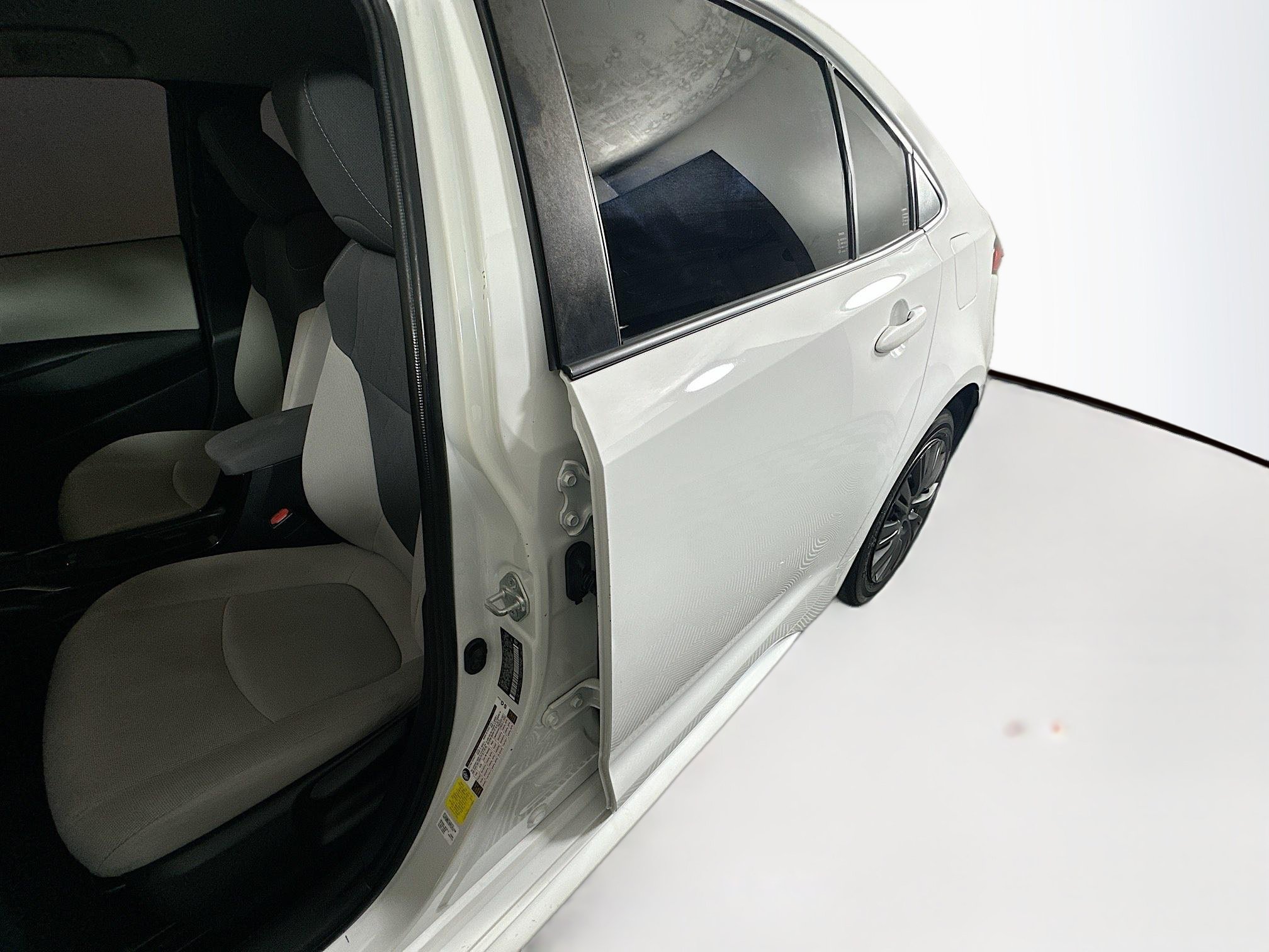 Used 2022 White Toyota LE image 12