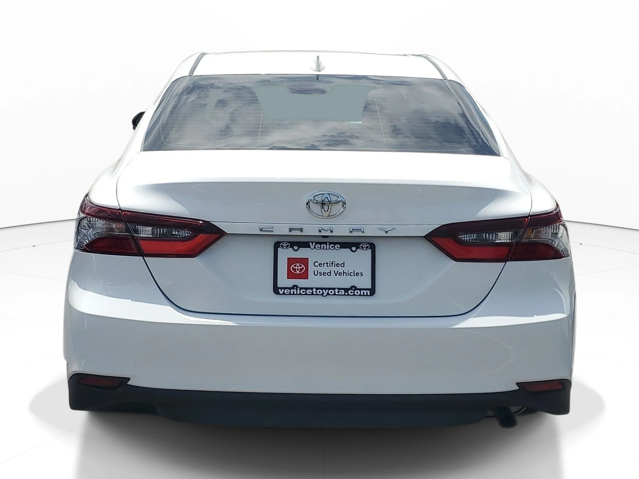 Used 2022 White Toyota LE image 7