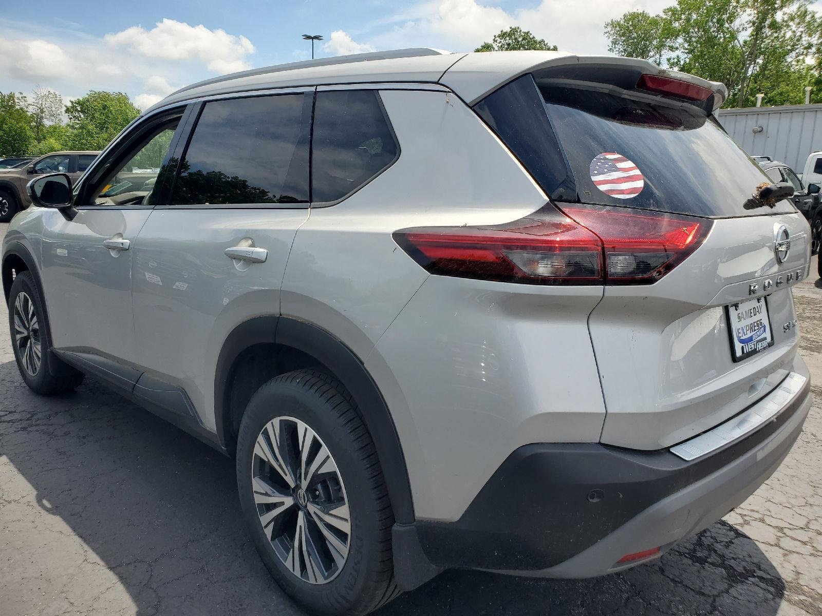 Used 2021 Brilliant Silver Metallic Nissan SV image 3