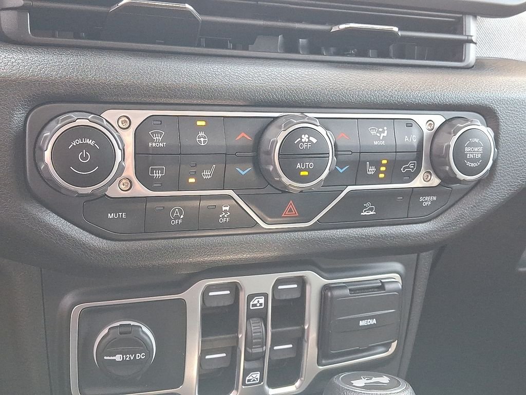 Used 2024 White Jeep Sport S image 16