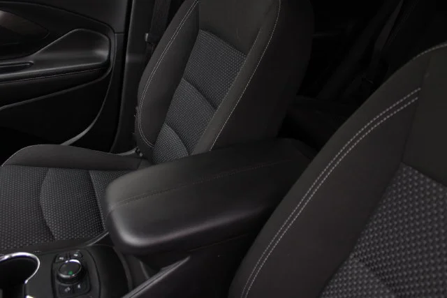 Used 2023 SUMMIT WHITE GMC SLE image 18