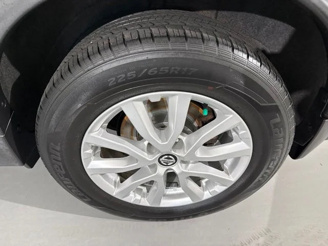 Used 2019 Gray Nissan SV image 7