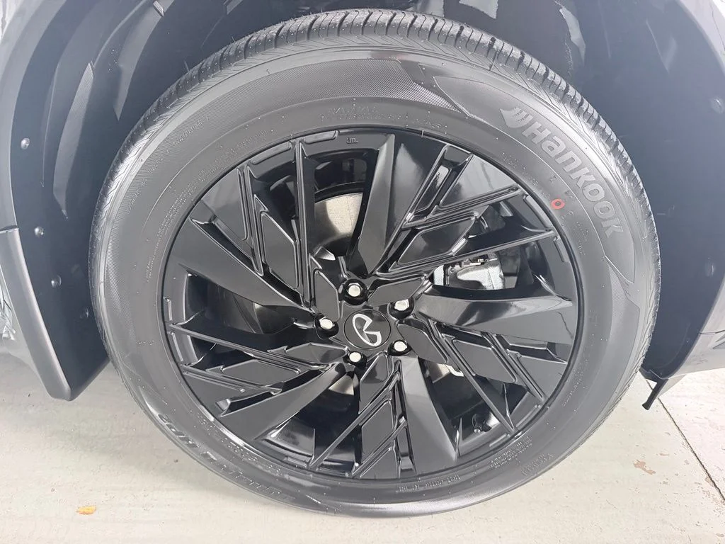 New 2027 White / Black INFINITI SPORT image 6