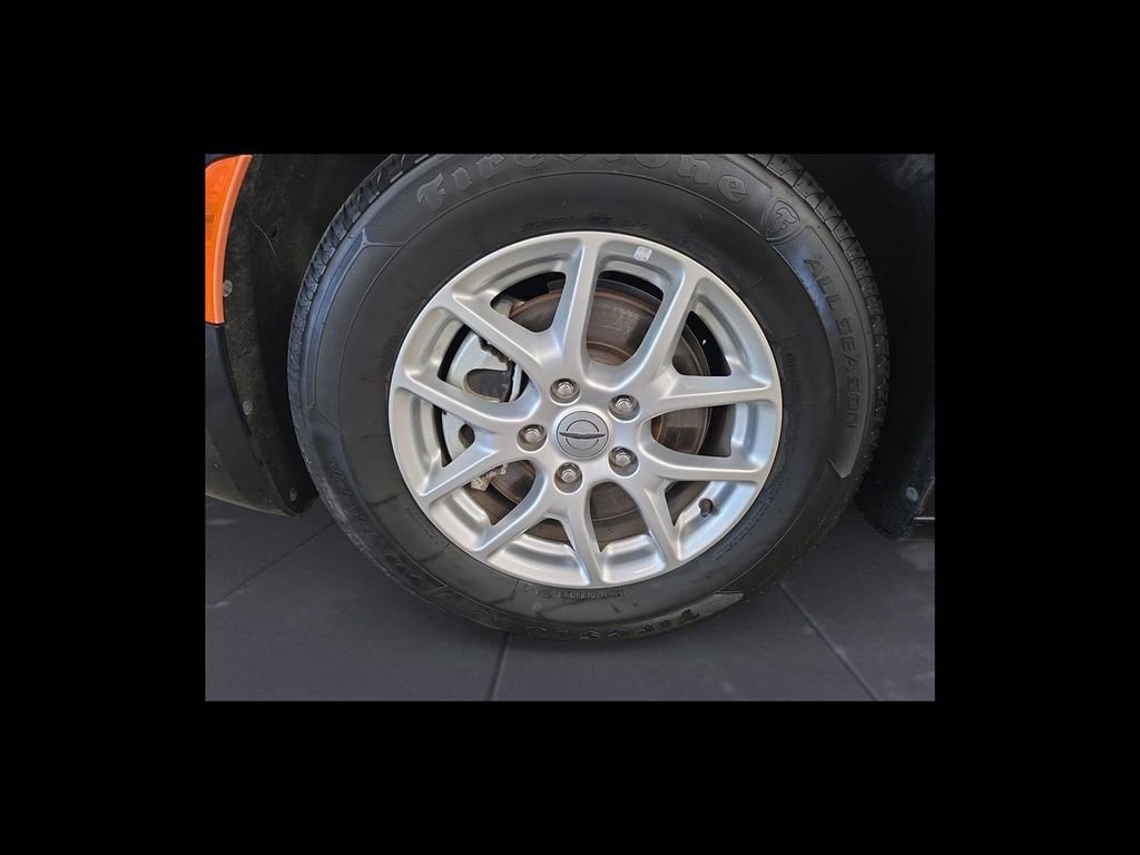 Used 2023 Black Chrysler Touring L image 10