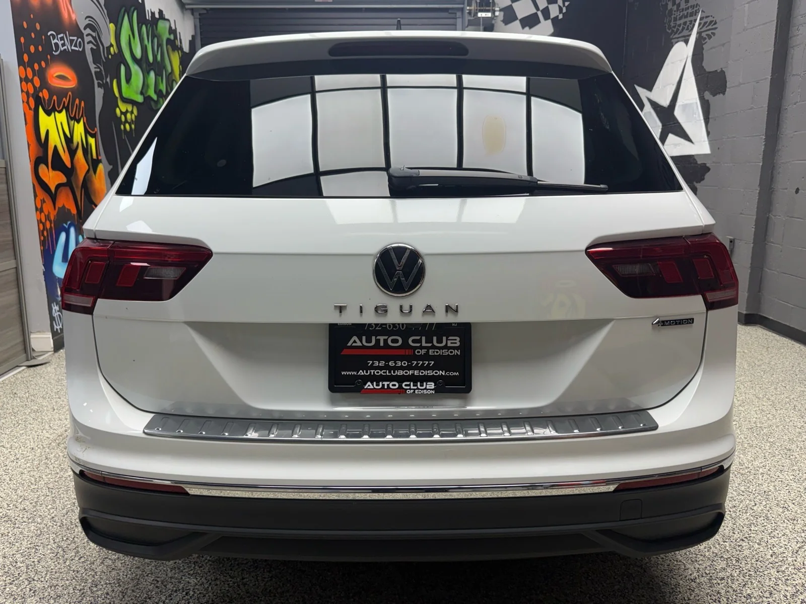 Used 2024 Pure White (0q0q) Volkswagen Wolfsburg Edition 4Motion image 5