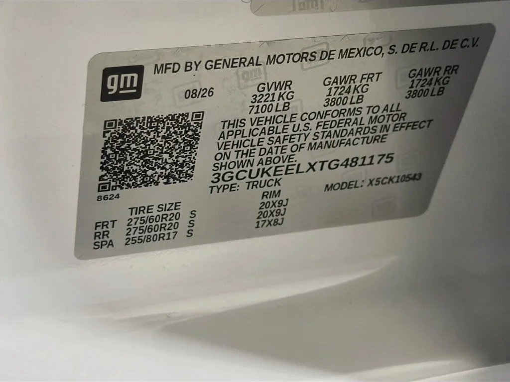 New 2026 Summit White Chevrolet RST image 28