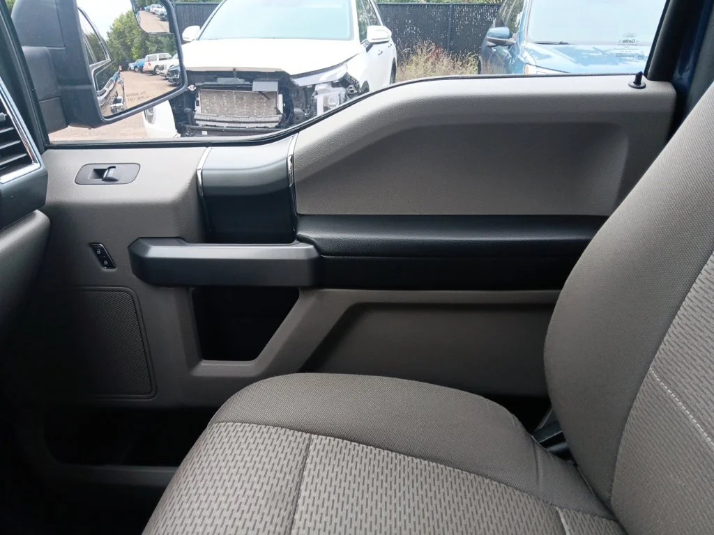 Used 2016 Blue Jeans Metallic Ford XLT image 27