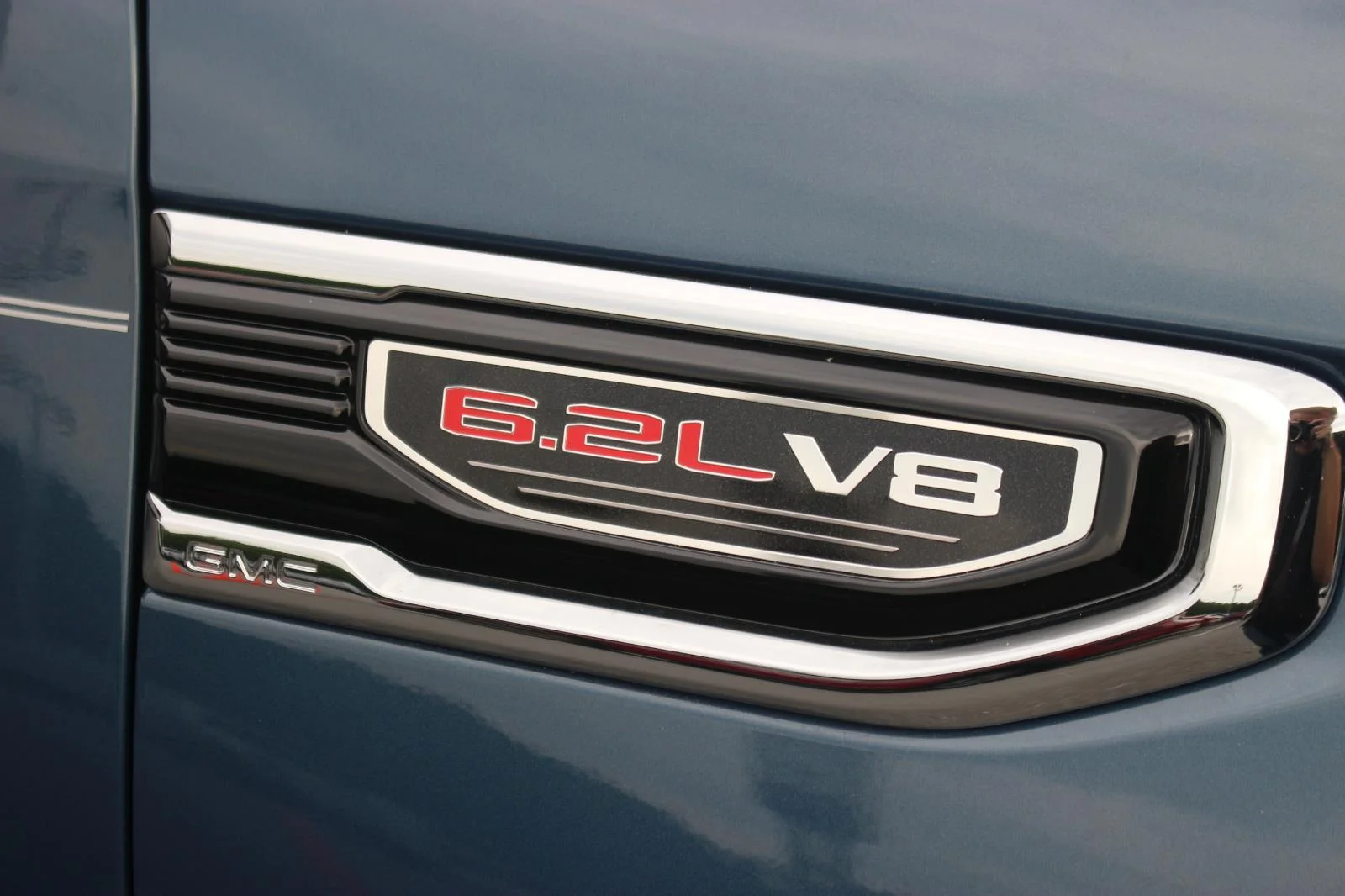 Used 2025 Downpour Metallic GMC Denali image 10