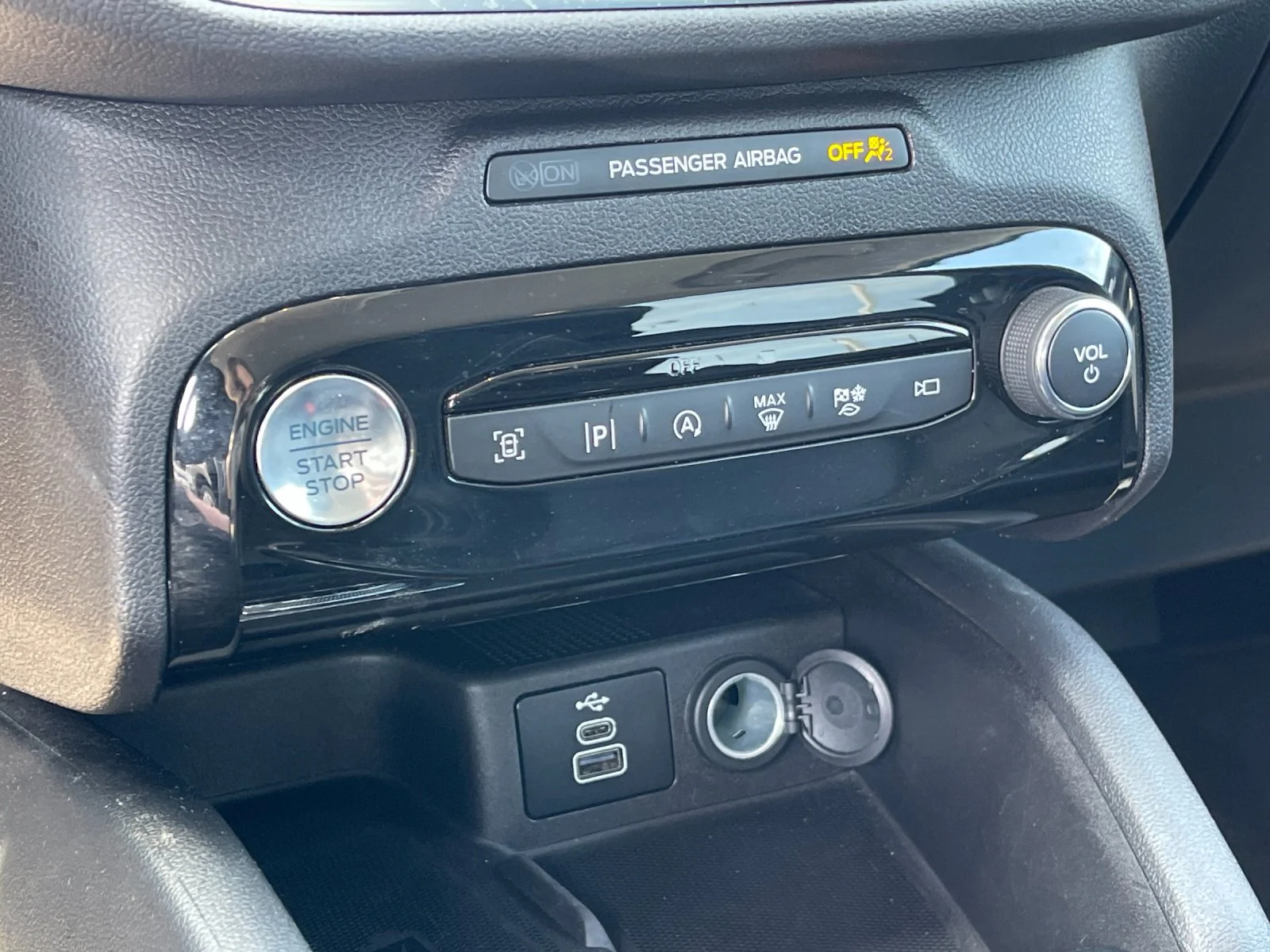 Used 2024  Ford Platinum image 23