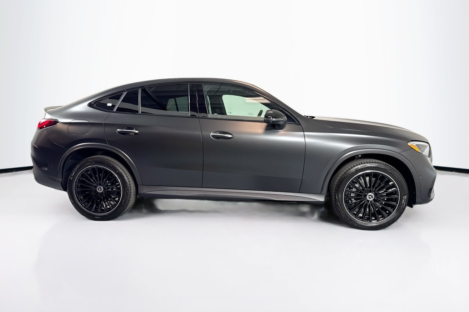 New 2026 MANUFAKTUR exclusive graphite grey magno Mercedes-Benz GLC 300 image 4