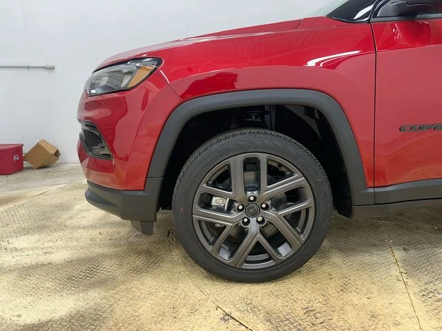 New 2026 Red Hot Pearl-Coat Exterior Paint Jeep Limited image 19