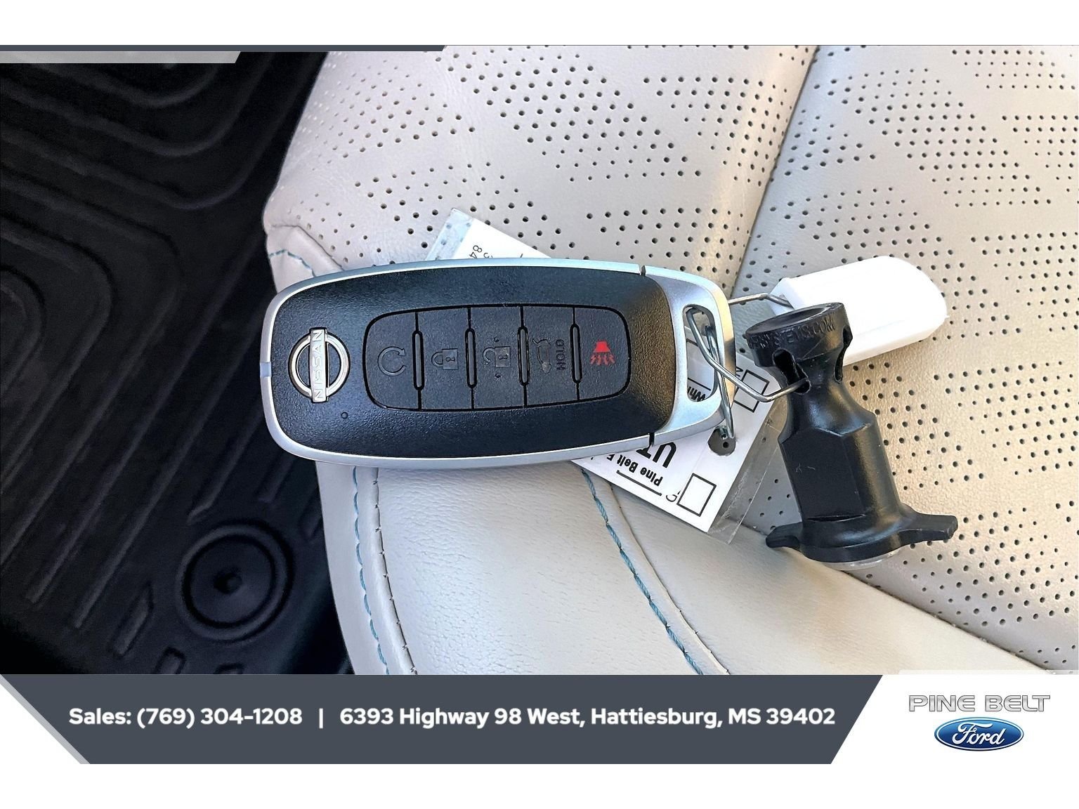 Used 2025 Everest White Pearl Tricoat Nissan Platinum image 9