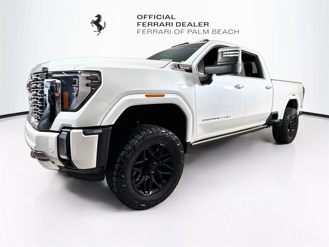 Used 2024 White Frost Tricoat GMC Denali image 3