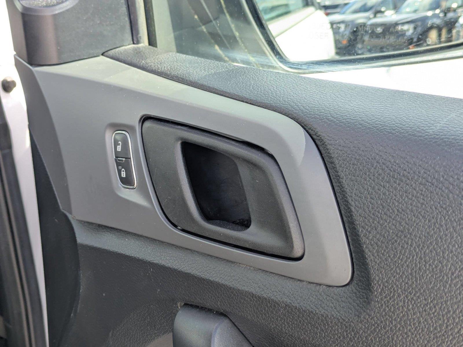 Used 2019  Ford XL image 23