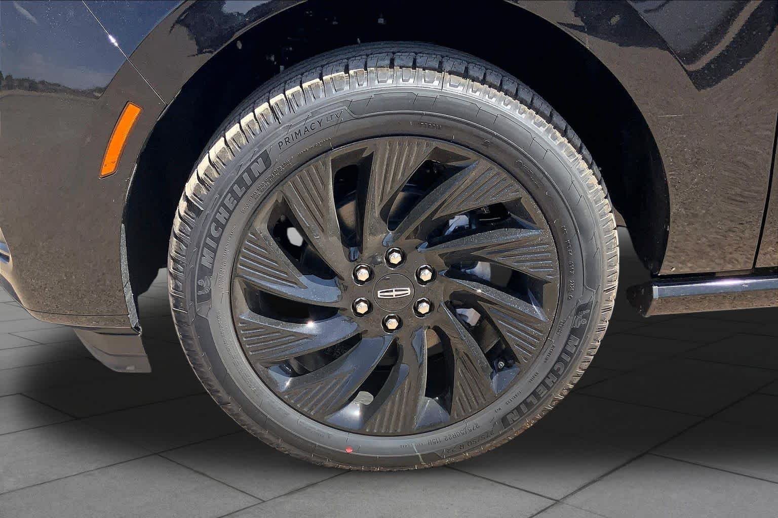 New 2027 Infinite Black Metallic Clearcoat Lincoln Reserve L image 11