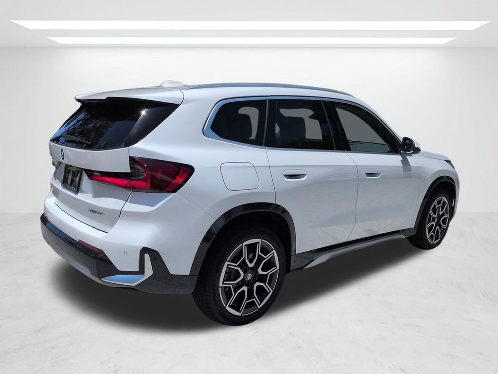 New 2026 Mineral White Metallic BMW xDrive28i image 4