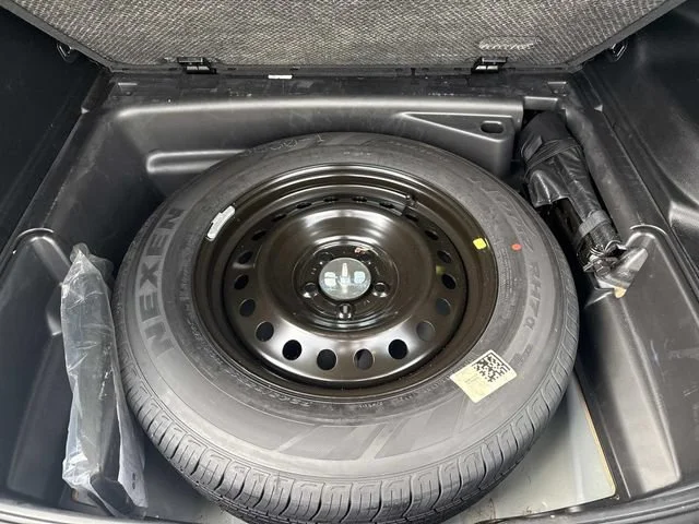 Used 2024 Gray Jeep Altitude image 52