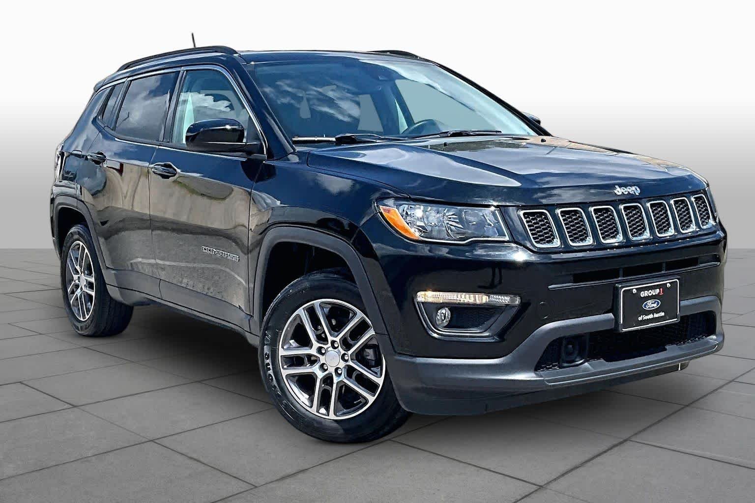 Used 2020 Diamond Black Crystal Pearlcoat Jeep Latitude w/Sun/Safety Pkg image 3