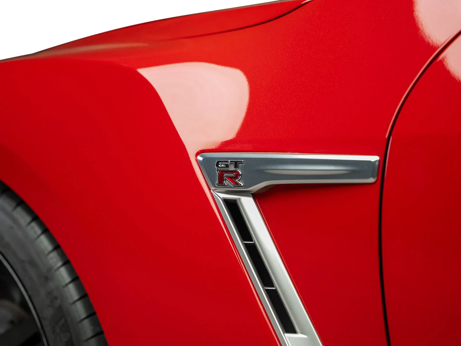Used 2015 Red Nissan Premium image 29