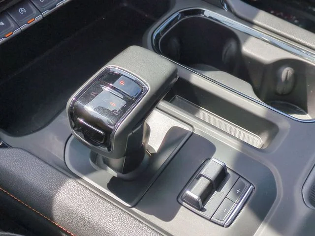 Used 2025 White GMC AT4 image 25
