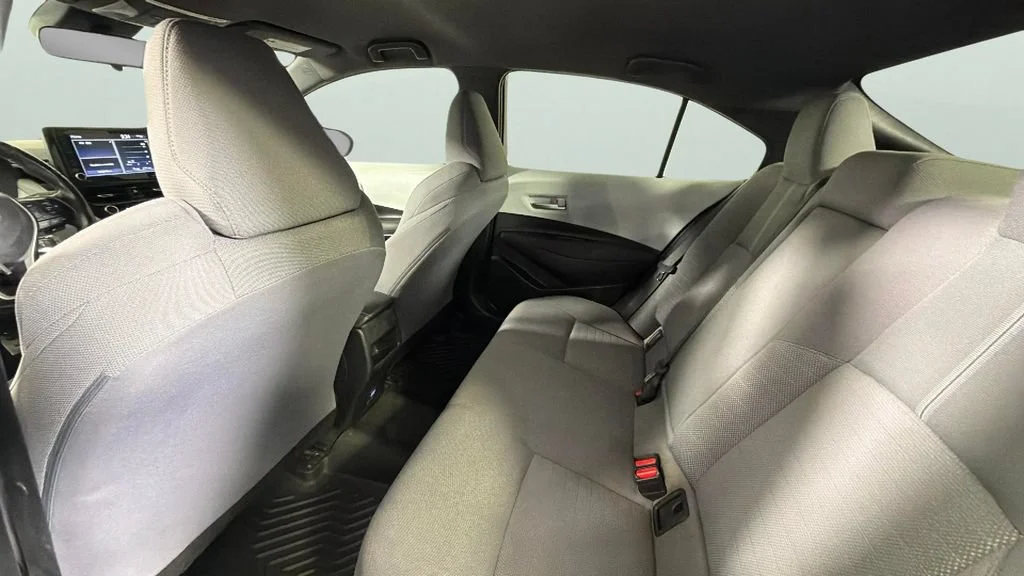 Used 2022 Off-white Toyota SE image 25