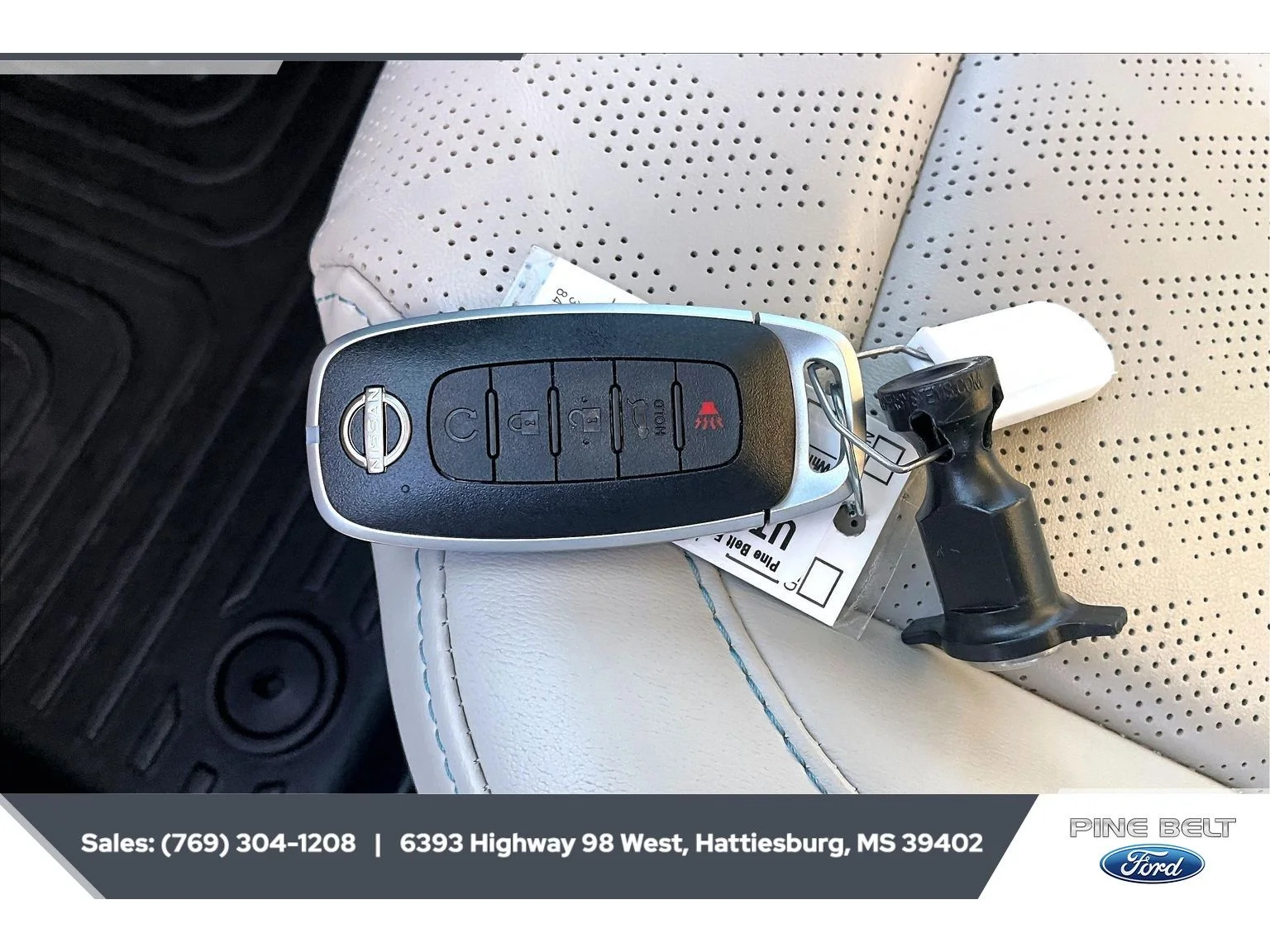 Used 2025 Everest White Pearl Tricoat Nissan Platinum image 9