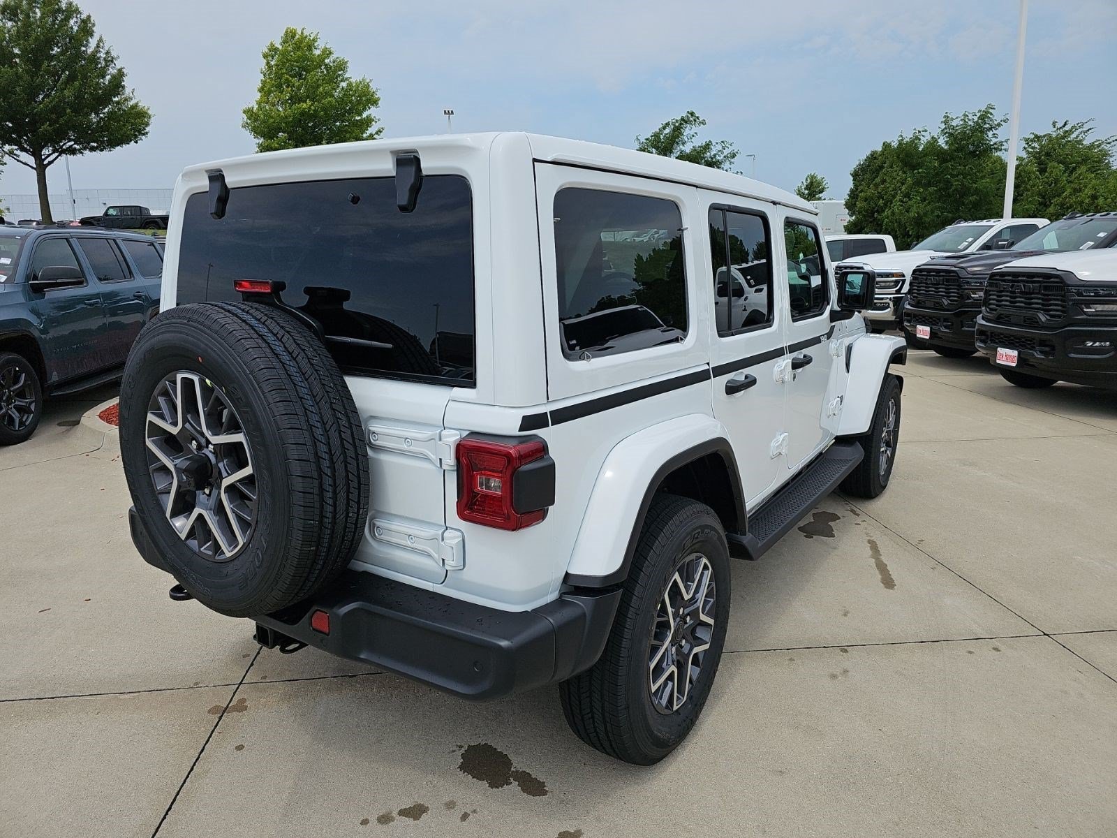 New 2026 Bright White Clearcoat Jeep Sahara image 5