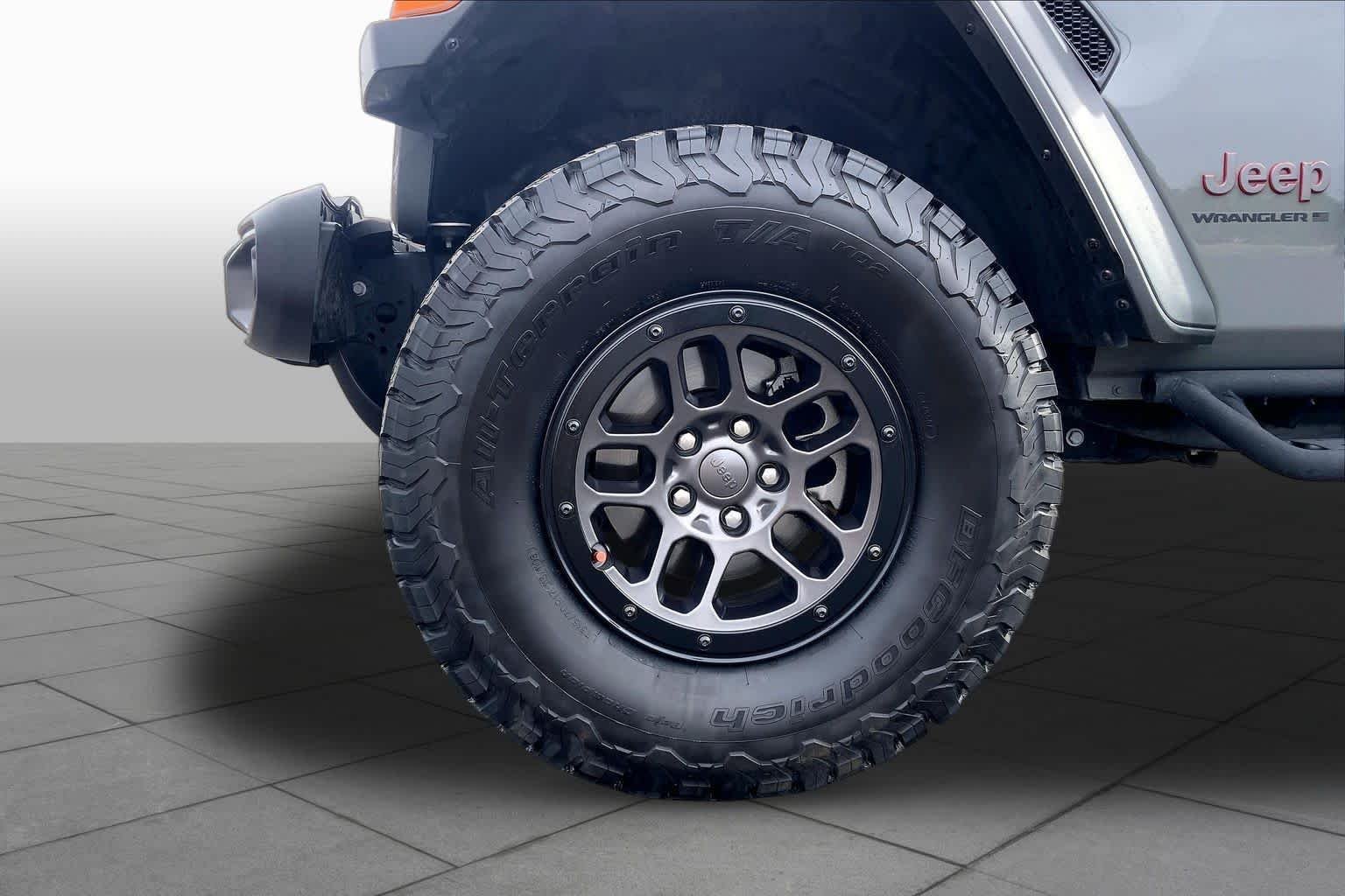 Used 2023 Sting-Gray Clearcoat Jeep Rubicon image 11