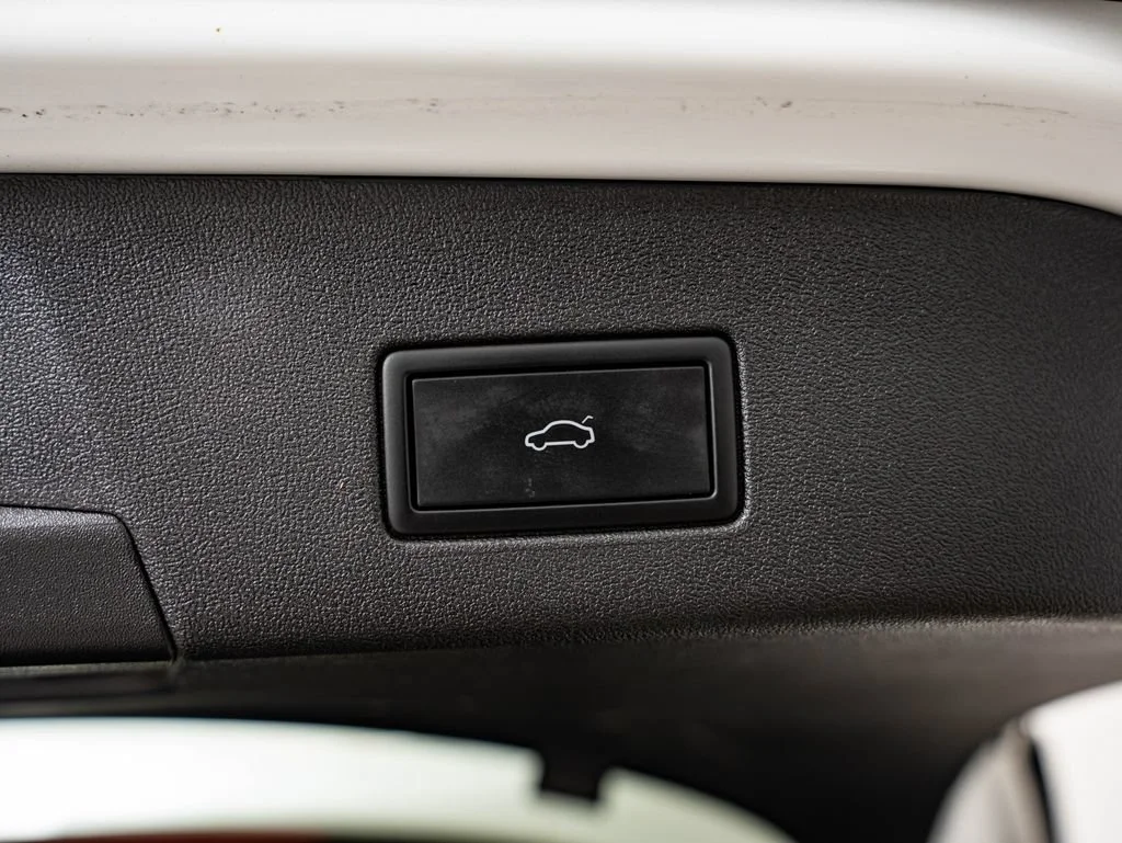 Used 2023 Opal White Volkswagen Pro S image 19