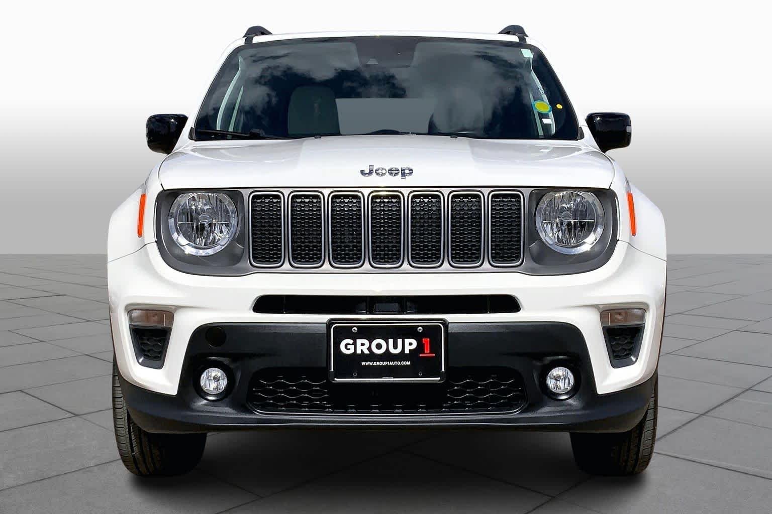 Used 2022 Alpine White Clearcoat Jeep Limited image 4