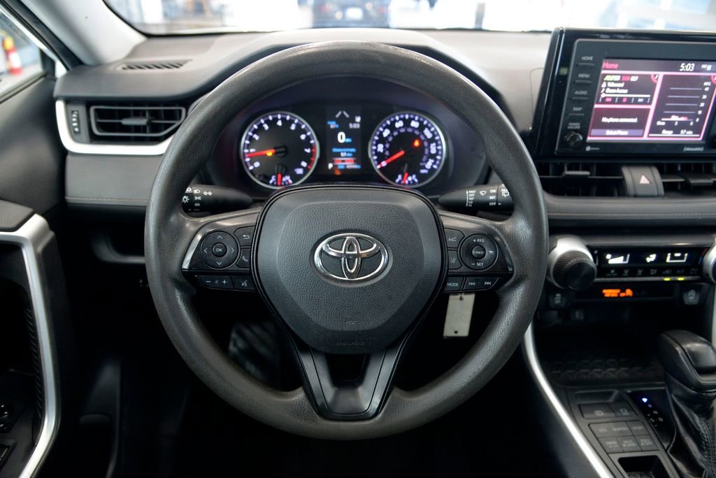 2020 Toyota RAV4 LE - Photo 18