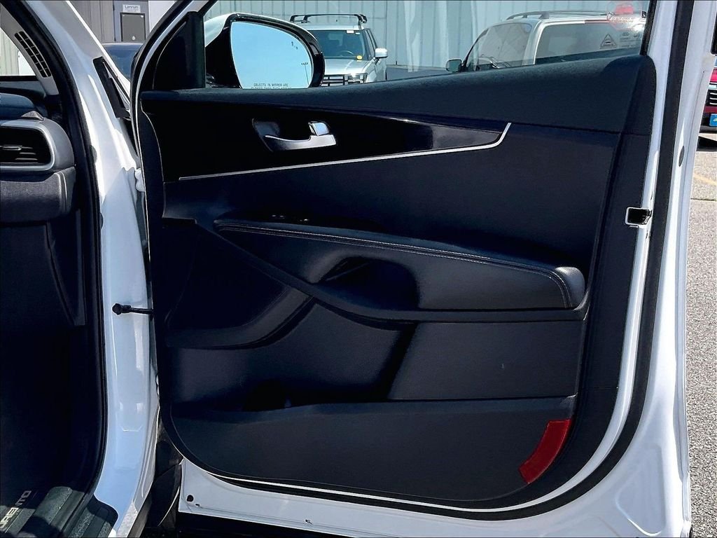 Used 2019 White Kia LX image 12