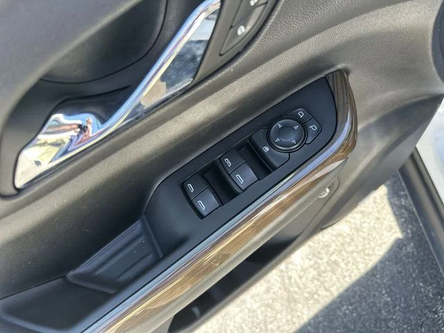 2023 GMC Acadia SLE - Photo 17