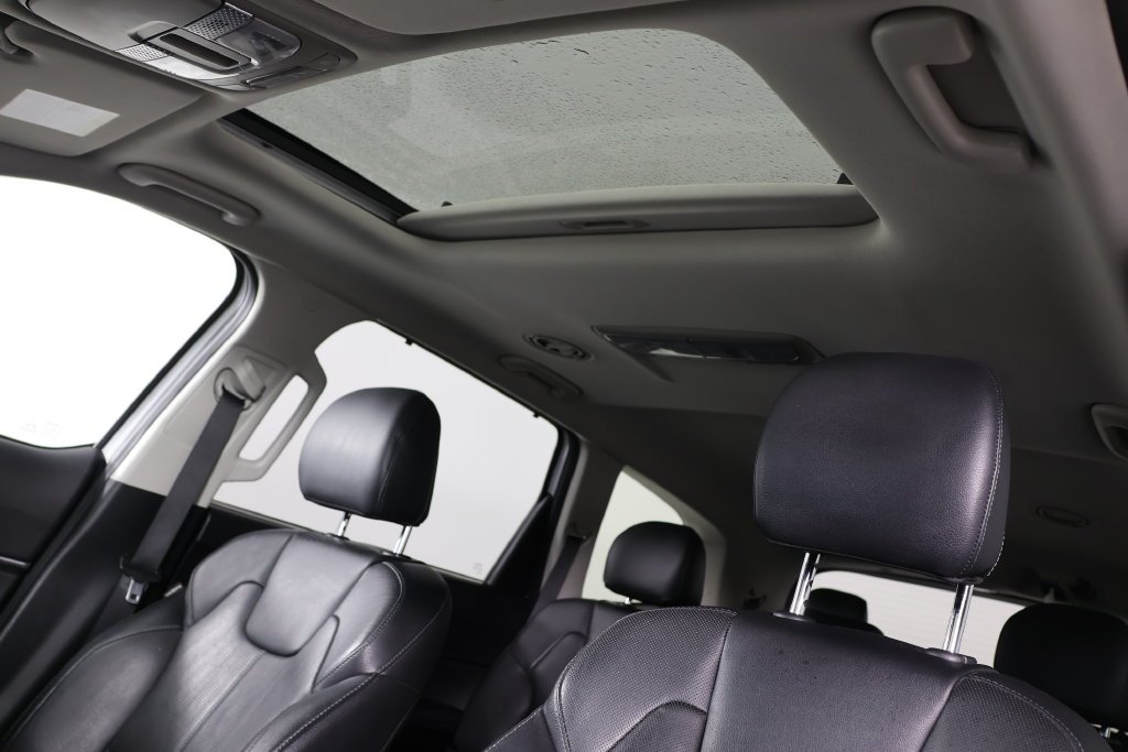 Used 2020 Snow White Pearl Kia EX image 20