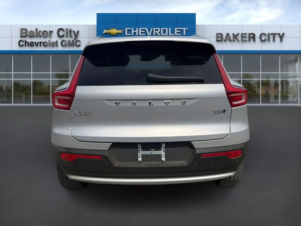 Used 2023 Silver Dawn Metallic Volvo Ultimate Bright Theme image 4