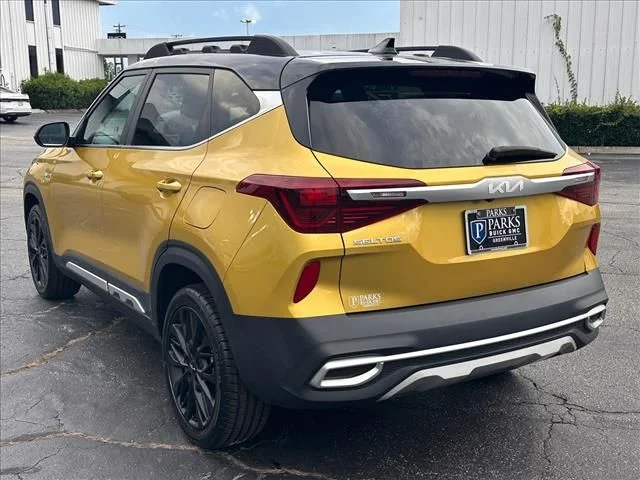 Used 2023 Yellow Kia Nightfall image 8
