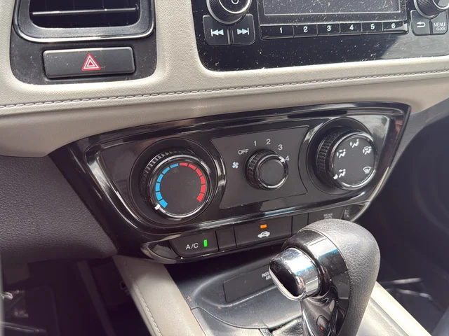 Used 2022 Silver Honda LX image 21