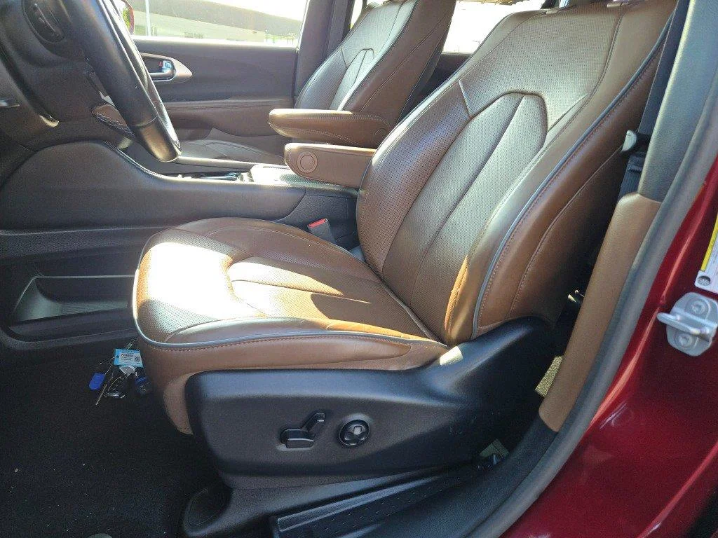 Used 2021 Velvet Red Pearlcoat Chrysler Hybrid Limited image 22