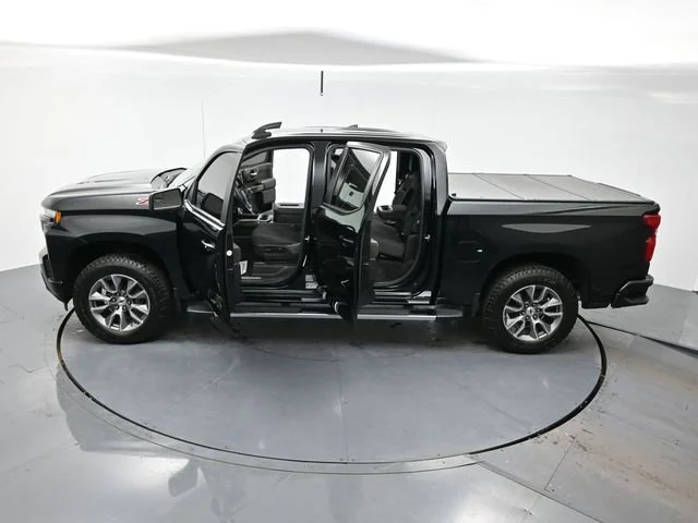 Used 2022 Mosaic Black Metallic Chevrolet RST image 38
