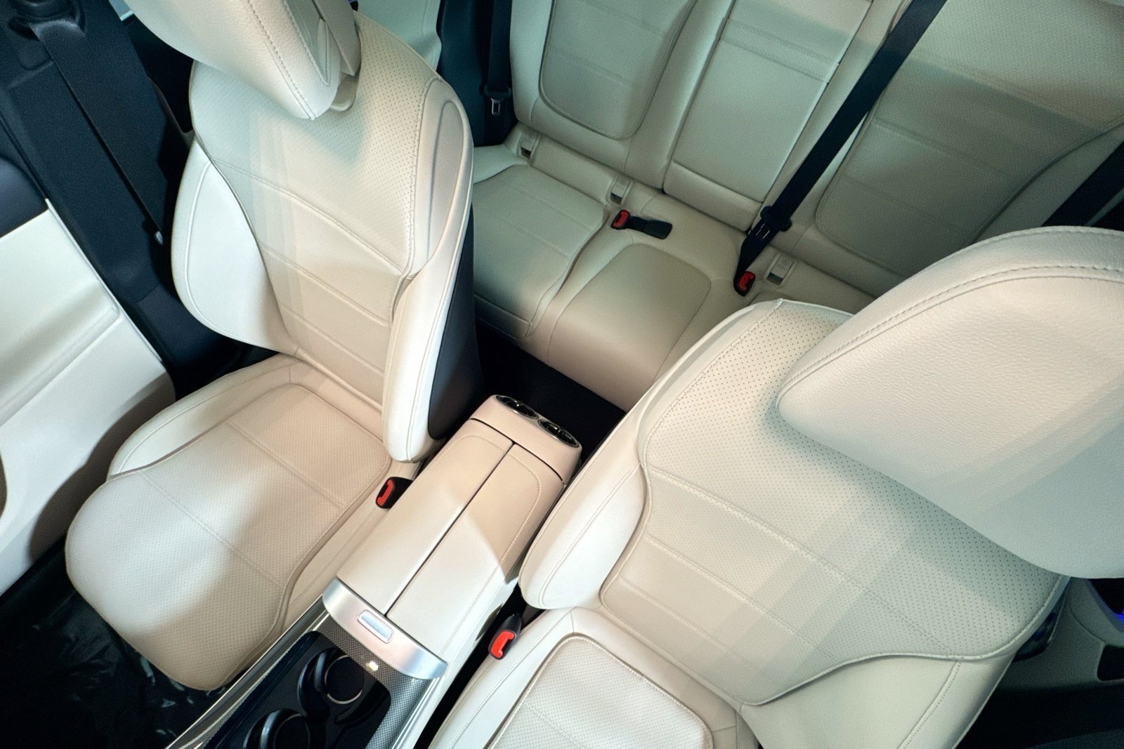 New 2026 Polar White Mercedes-Benz GLC 300 image 19