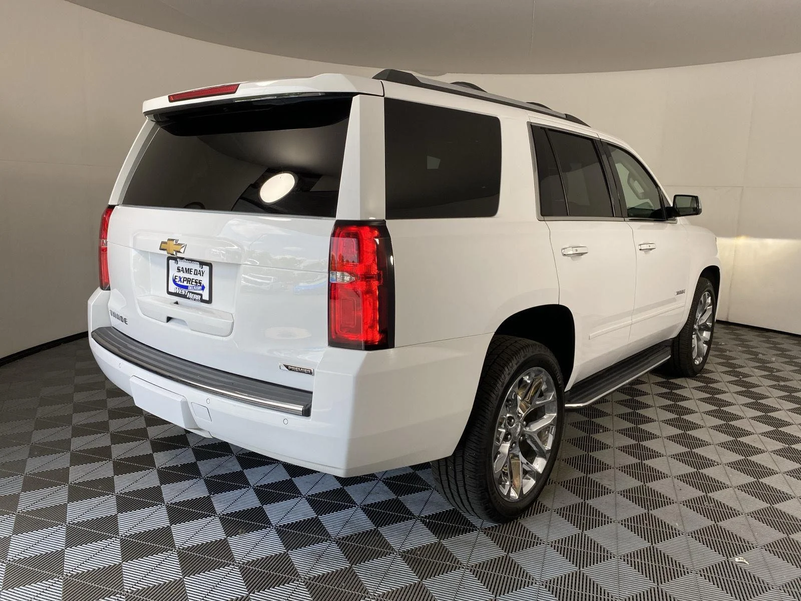 Used 2018 Summit White Chevrolet Premier image 9