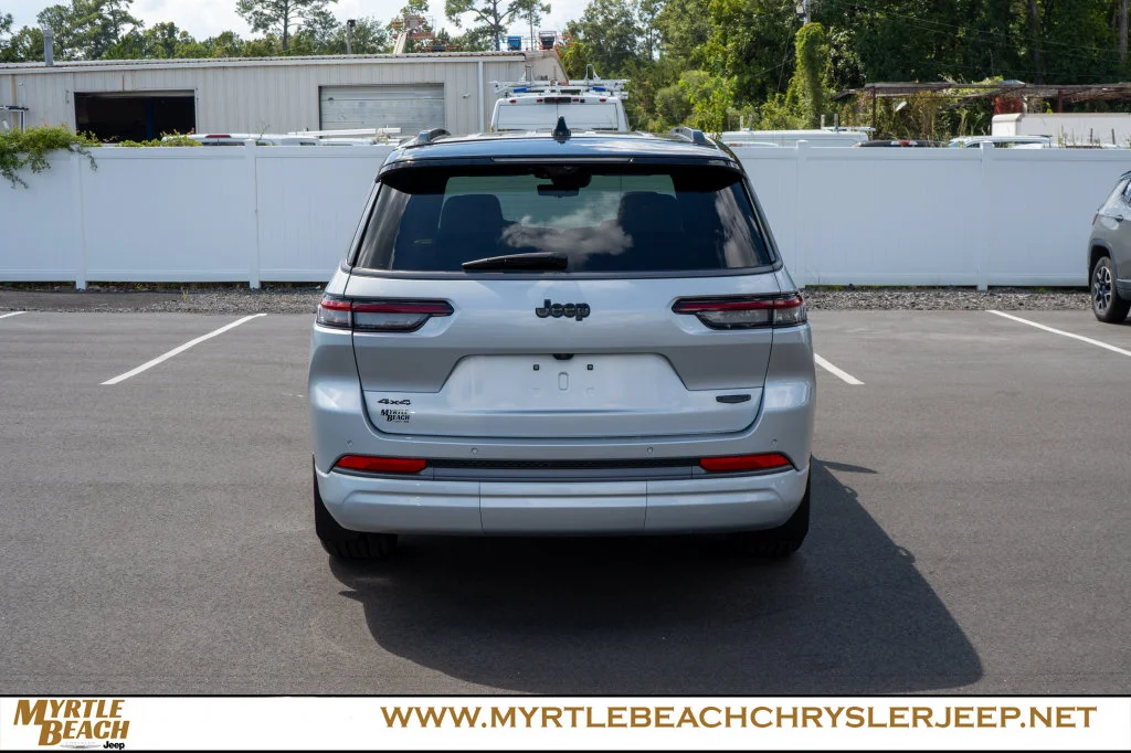 New 2026 Silver Zynith Exterior Paint Jeep Summit image 5