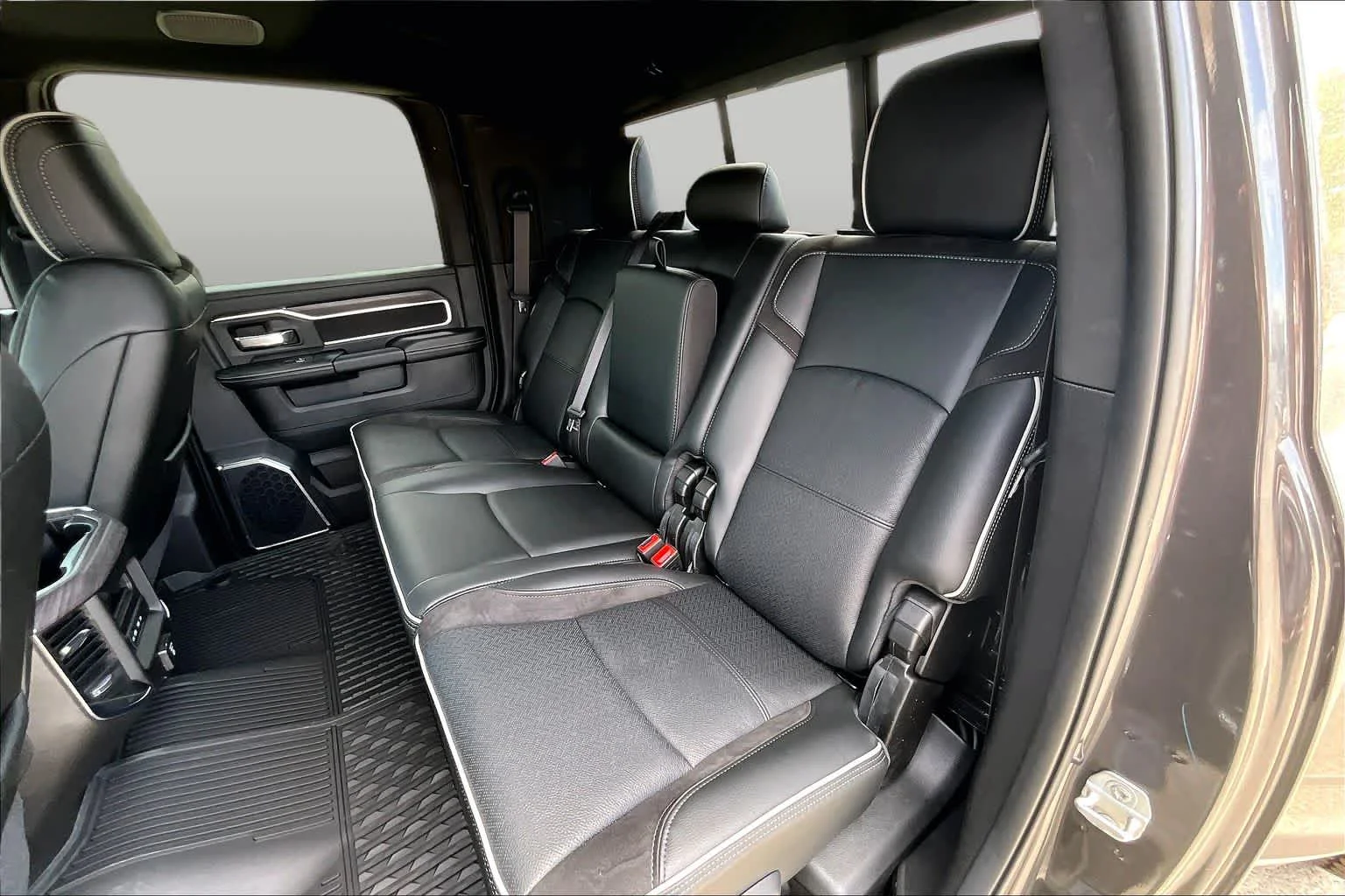 New 2026 Granite Crystal Metallic Clear-Coat Exterior Paint RAM Laramie image 22