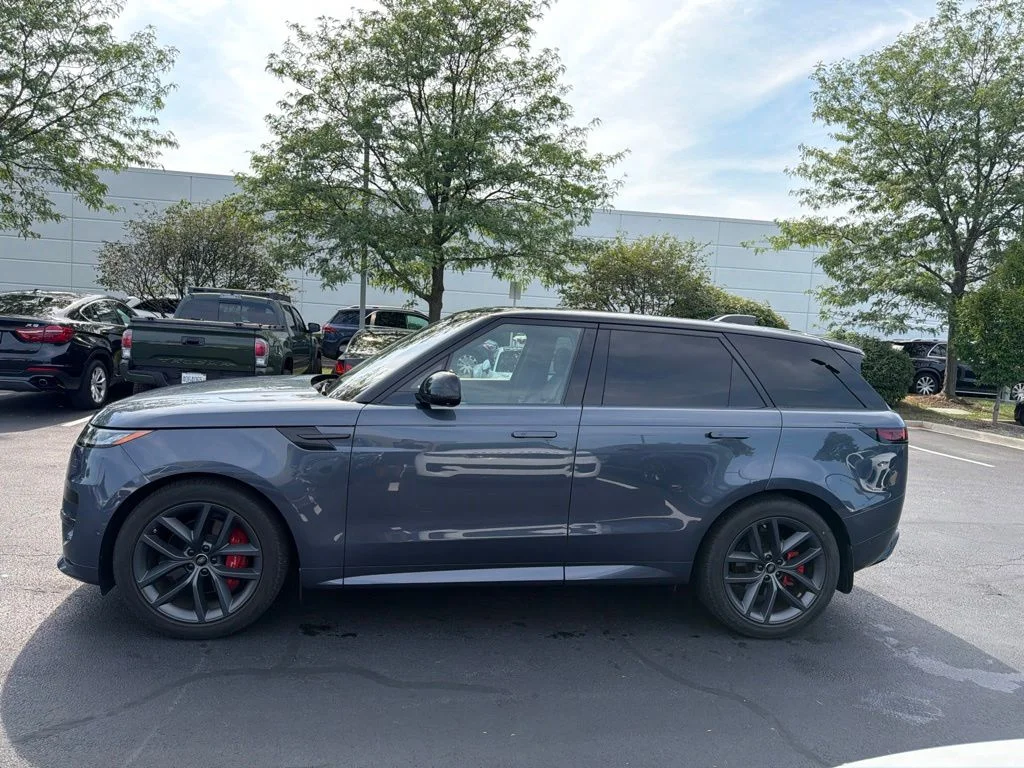 Certified Used 2023 Varesine Blue Metallic Land Rover SE Dynamic image 2