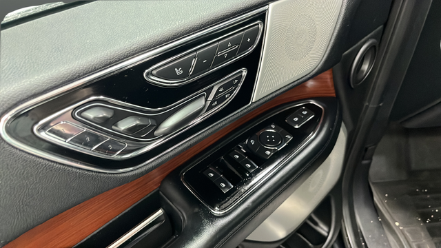 Used 2020 Black Lincoln Reserve image 21